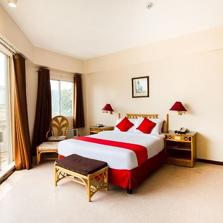 Oyo 414 Humberto'S Hotel Davao Экстерьер фото