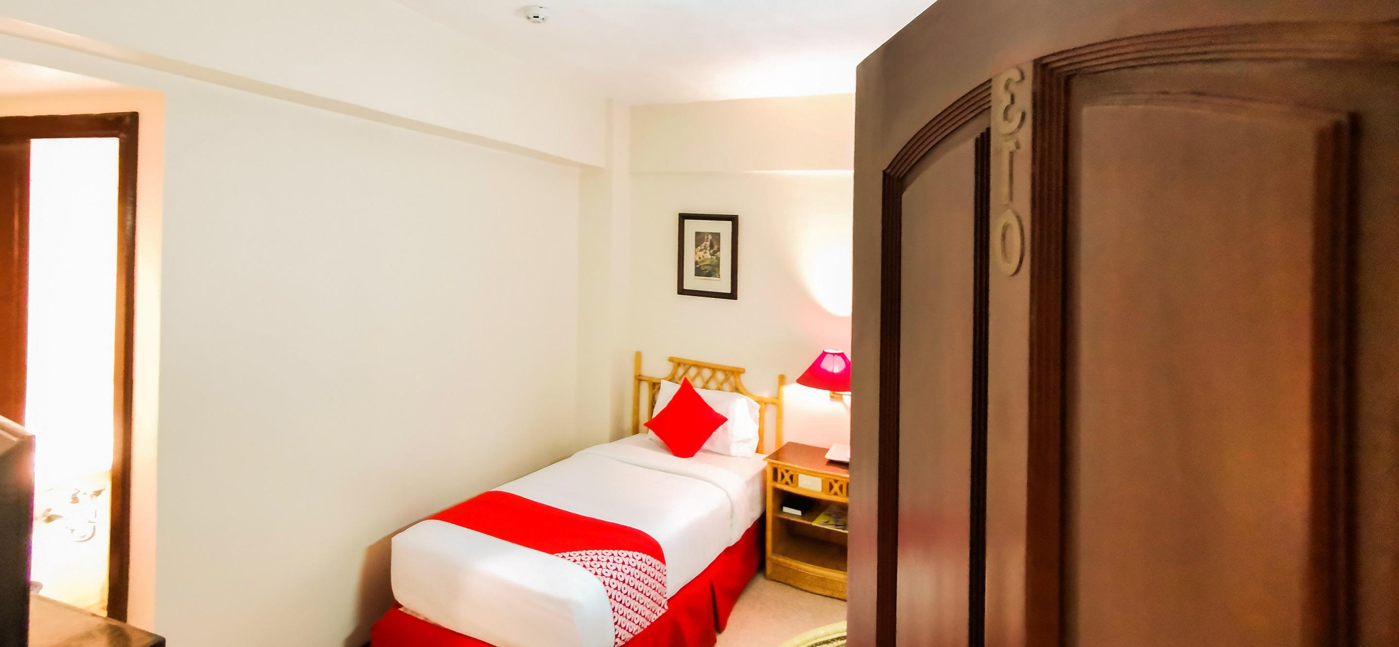 Oyo 414 Humberto'S Hotel Davao Экстерьер фото