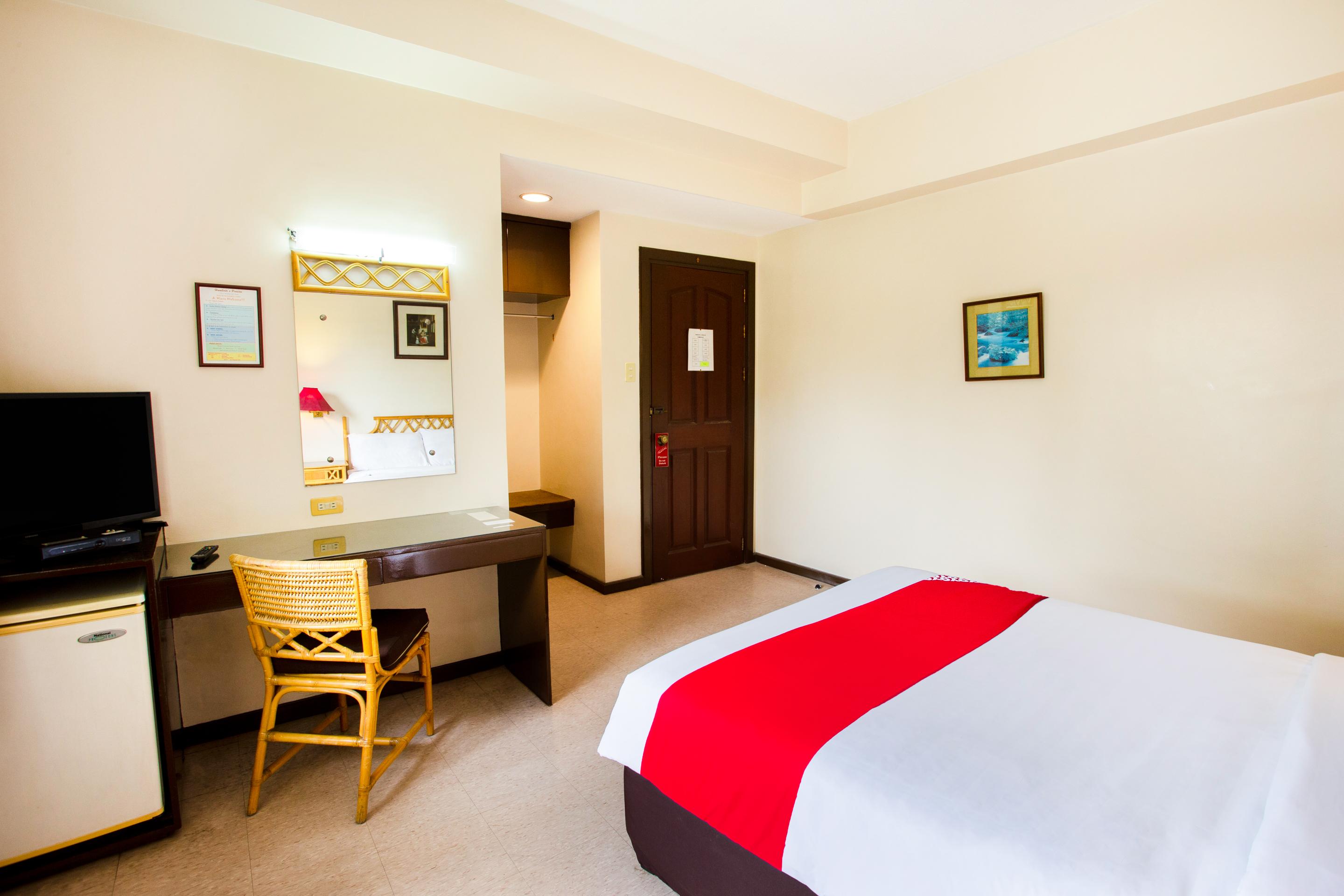 Oyo 414 Humberto'S Hotel Davao Экстерьер фото
