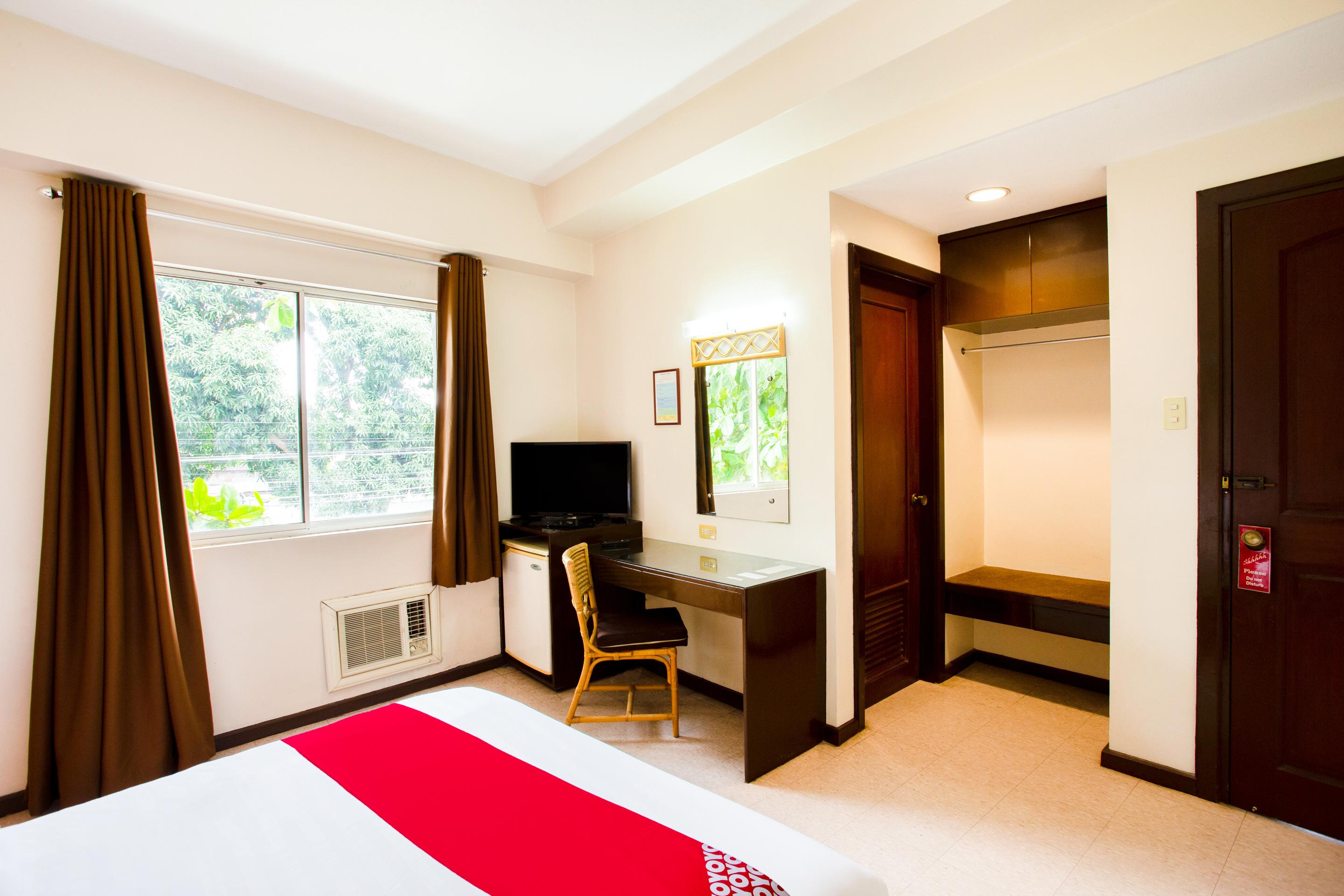 Oyo 414 Humberto'S Hotel Davao Экстерьер фото