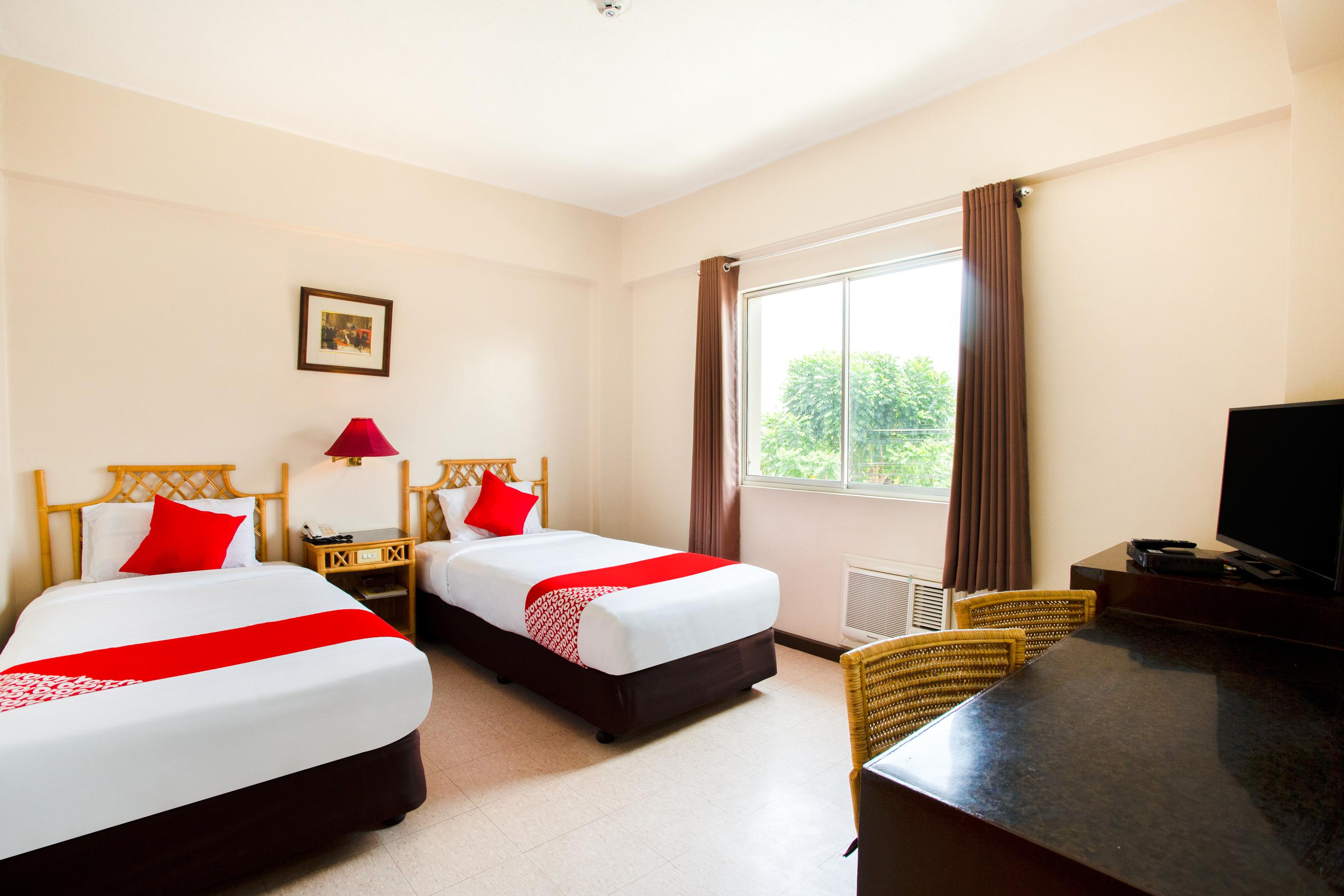 Oyo 414 Humberto'S Hotel Davao Экстерьер фото