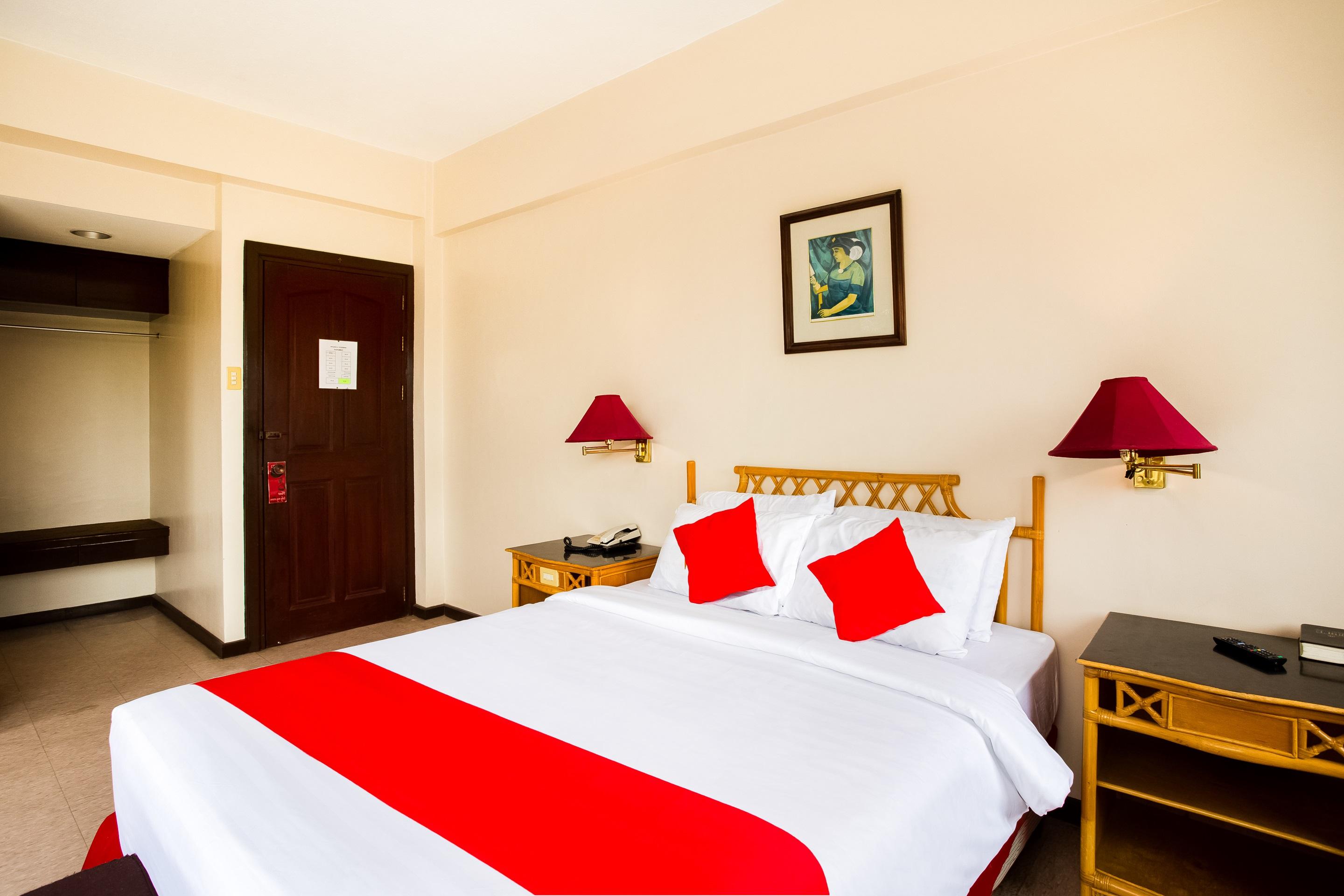 Oyo 414 Humberto'S Hotel Davao Экстерьер фото