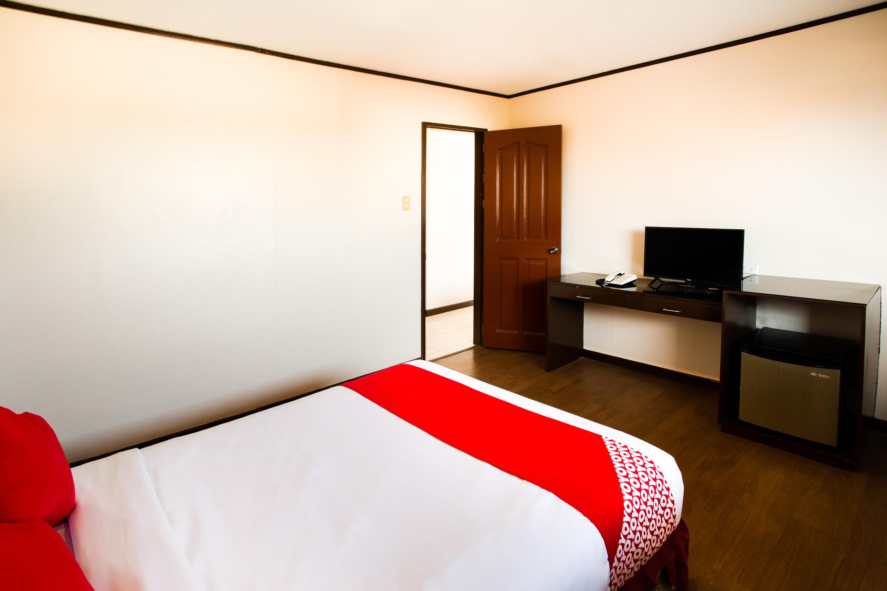Oyo 414 Humberto'S Hotel Davao Экстерьер фото
