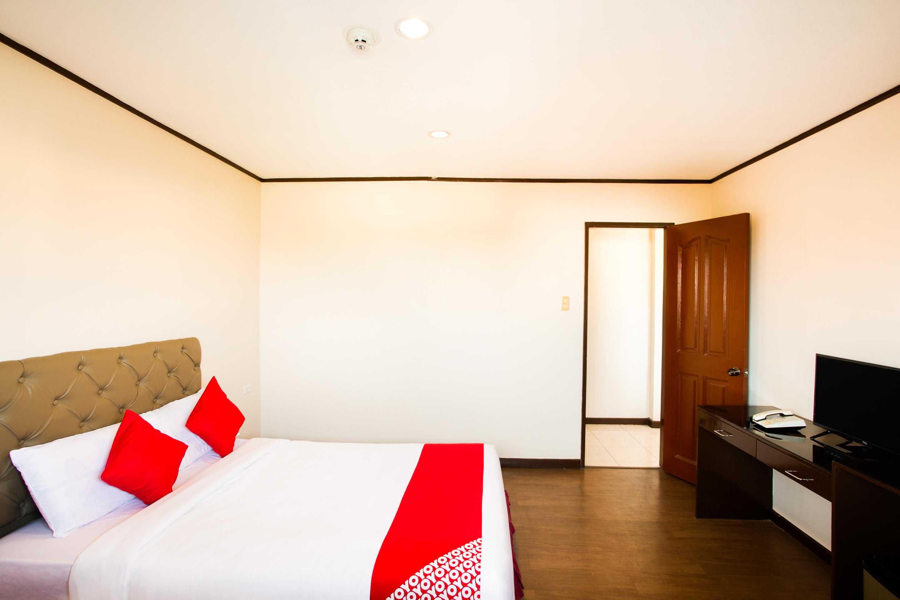 Oyo 414 Humberto'S Hotel Davao Экстерьер фото
