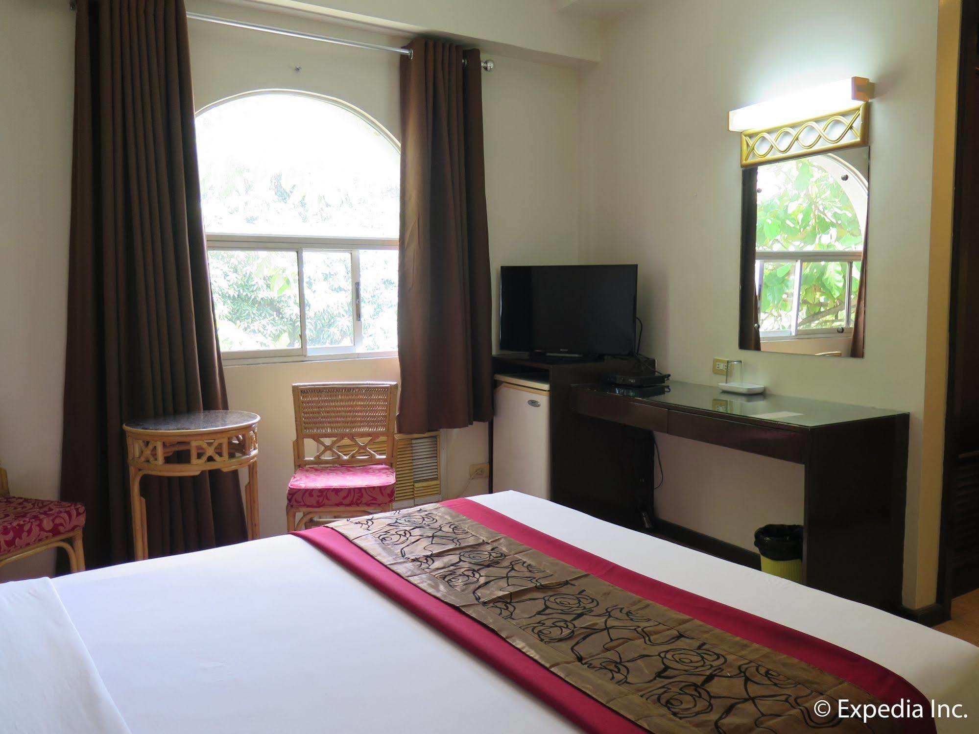 Oyo 414 Humberto'S Hotel Davao Экстерьер фото