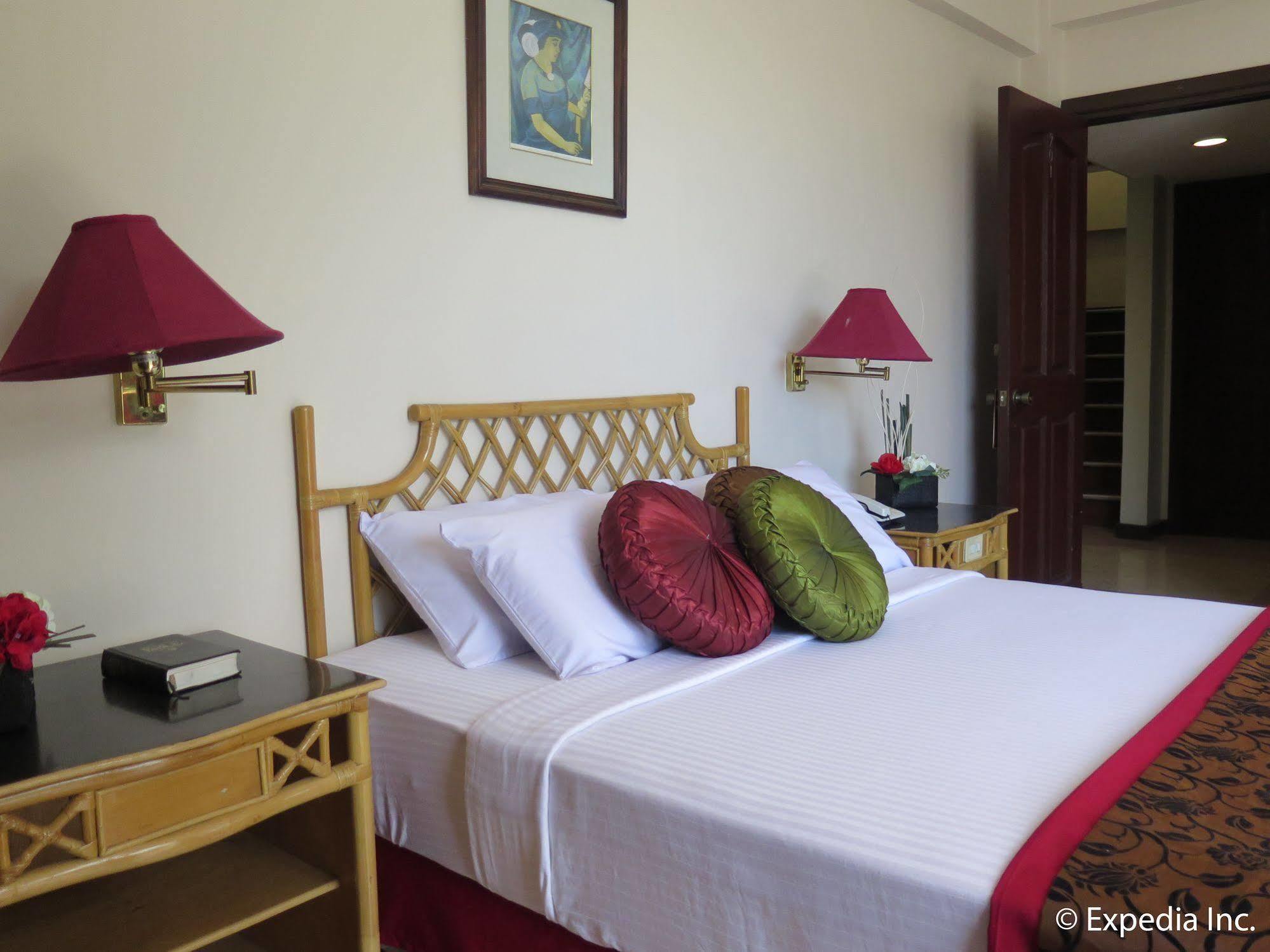Oyo 414 Humberto'S Hotel Davao Экстерьер фото