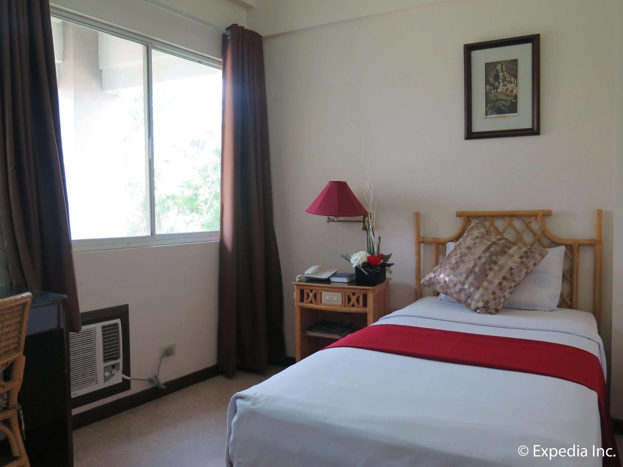 Oyo 414 Humberto'S Hotel Davao Экстерьер фото