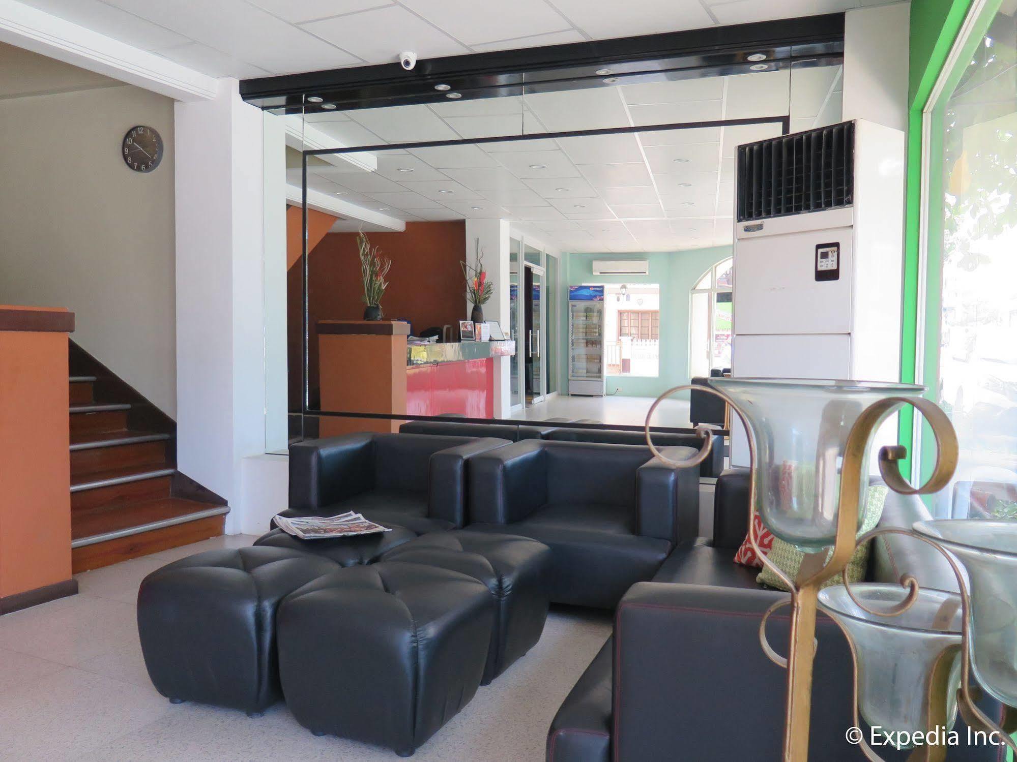 Oyo 414 Humberto'S Hotel Davao Экстерьер фото