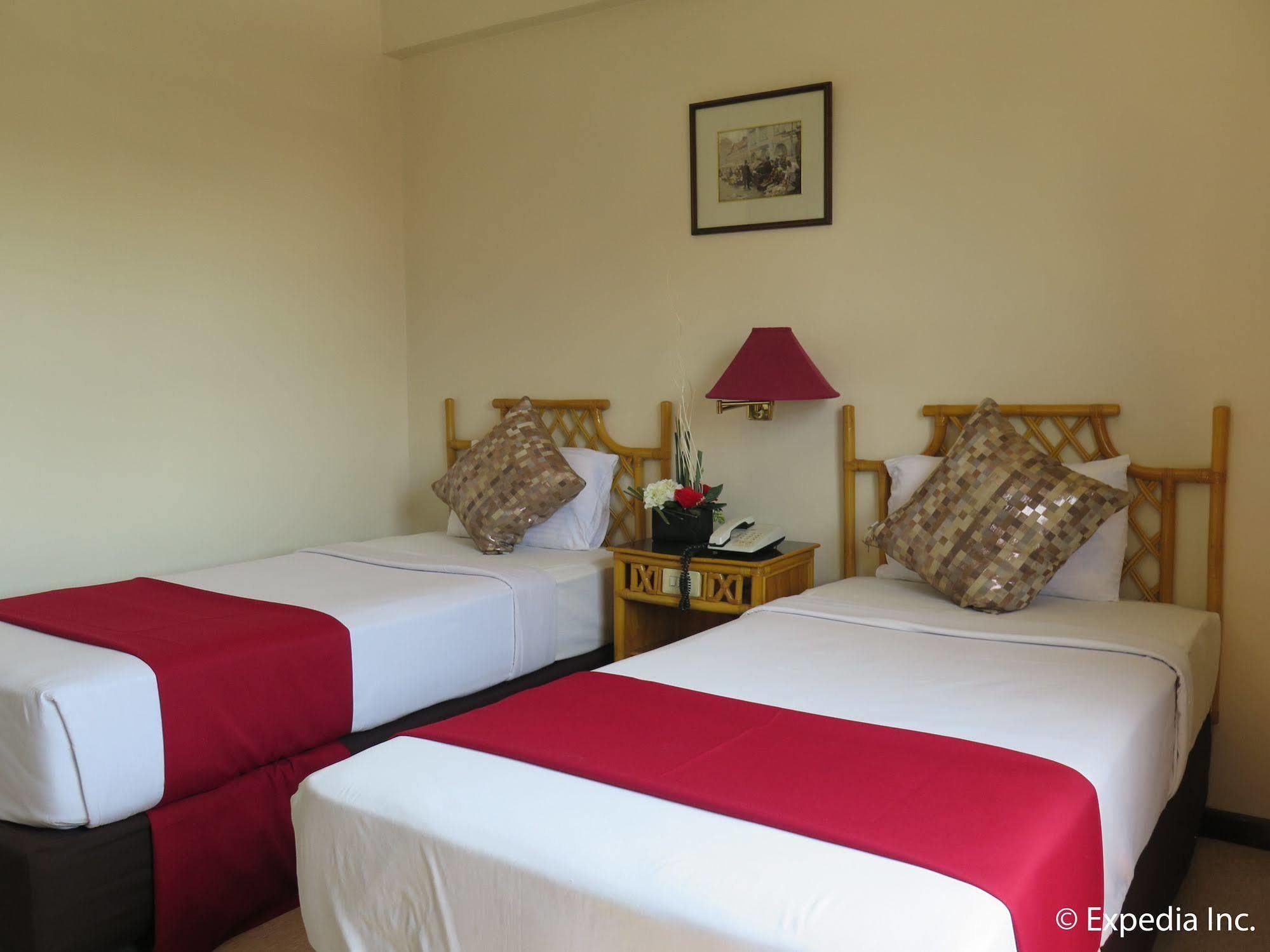 Oyo 414 Humberto'S Hotel Davao Экстерьер фото