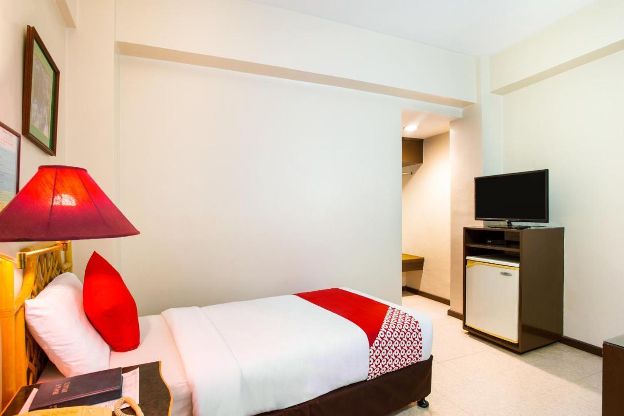 Oyo 414 Humberto'S Hotel Davao Экстерьер фото