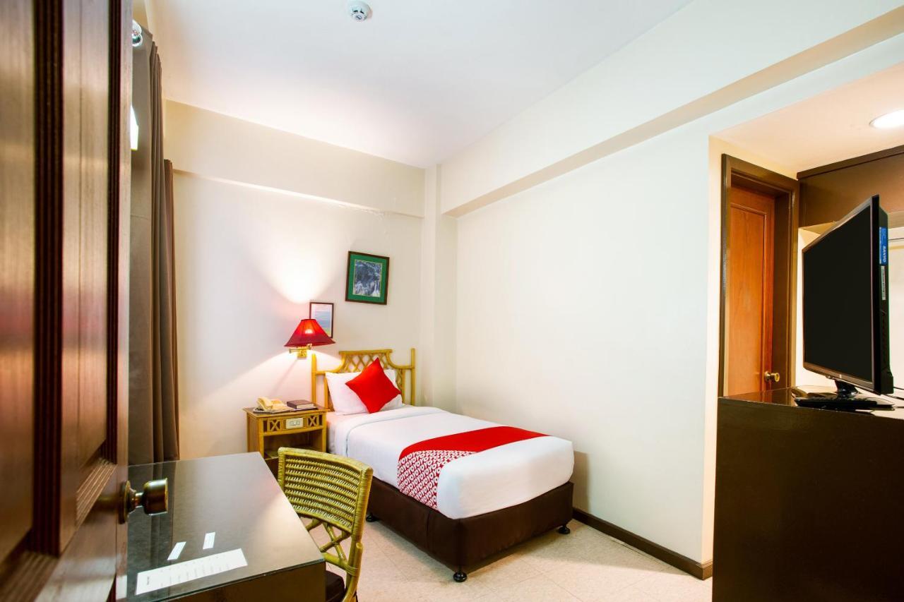 Oyo 414 Humberto'S Hotel Davao Экстерьер фото
